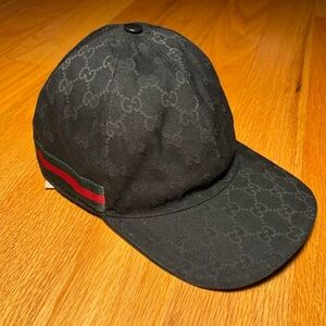 Gucci GG Supreme Baseball Cap 🔥